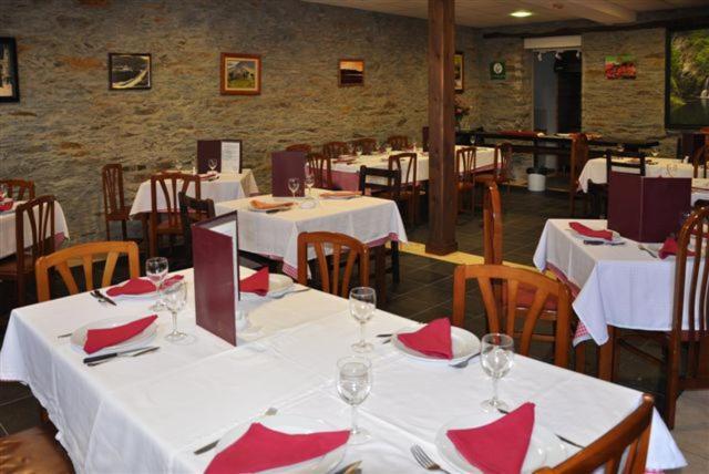 A Reigada Hotel Restaurante Grandas de Salime Exterior foto